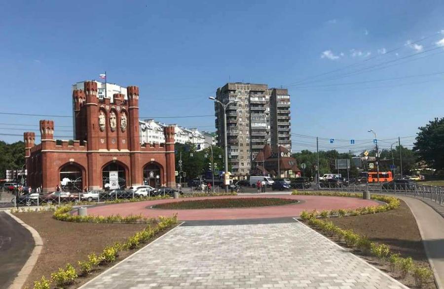 Мэрия показала сквер за 1,5 млн руб. Там нет скамеек, которые должны быть (фото)