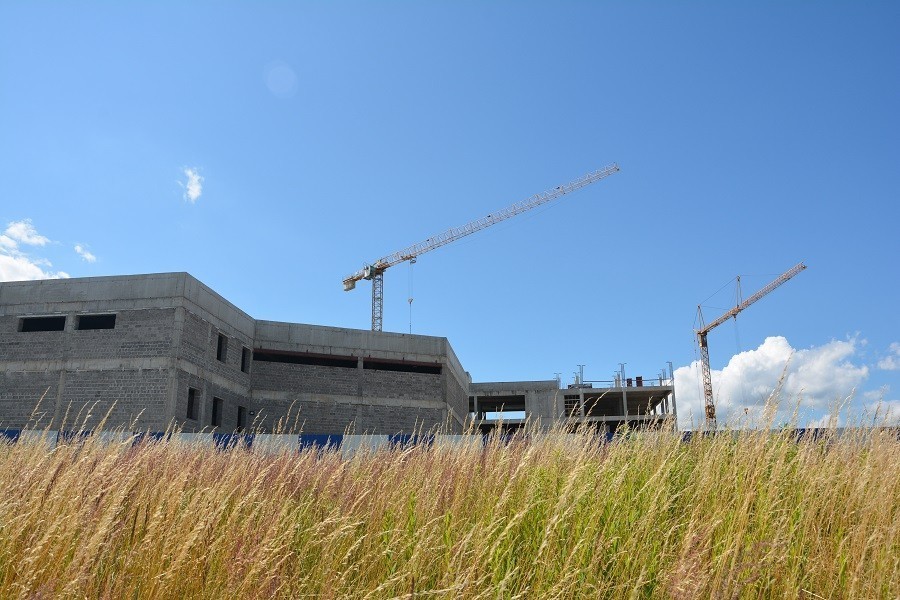 «Работы смещаются внутрь»: что происходит на стройке онкоцентра (фото)