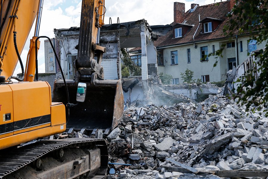 В Калининграде начали сносить здания военных казарм XIX века (фото) 