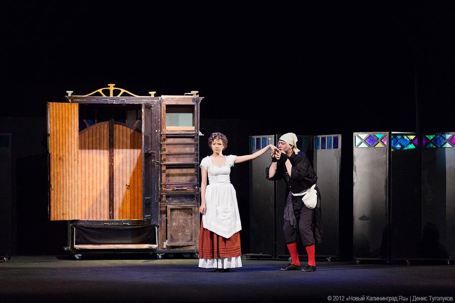 «Искреннее искусство по Булгакову»: фоторепортаж со спектакля «Зойкина квартира»