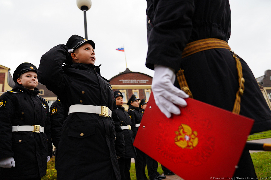 Горящие глаза, серьезные лица: первокурсников приняли в нахимовцы (фото)