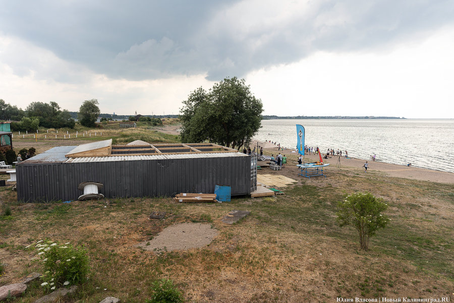 С учетом потребностей: в Прибрежном обустроили пляж для инвалидов-колясочников