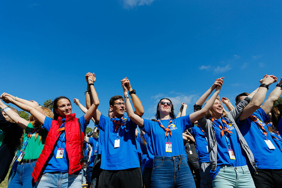 Алиханов потребовал уменьшить отток молодежи из муниципалитетов в Калининград