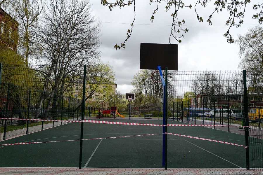 «Дети болеют и дети заражают»: как выглядит борьба с COVID-19 на детских площадках