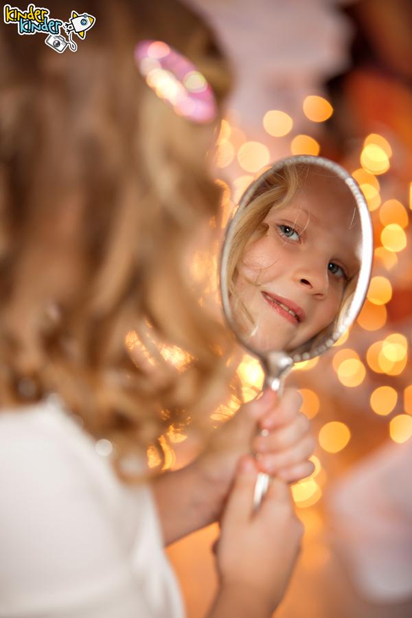 Создайте новогоднюю сказку вашей семьи в фотостудии KinderKinder