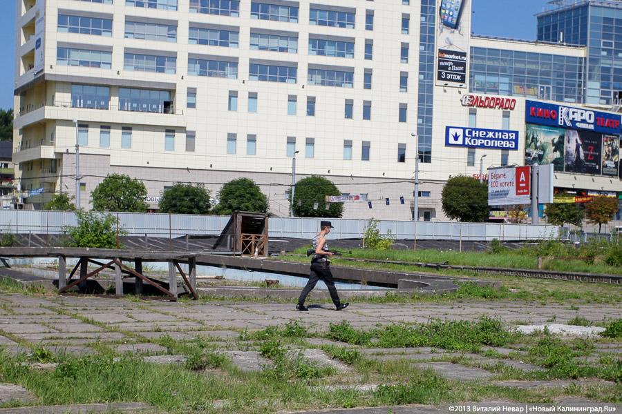 Позабыто, позаброшено: что скрывается за забором «Сердца города» у Дома Советов