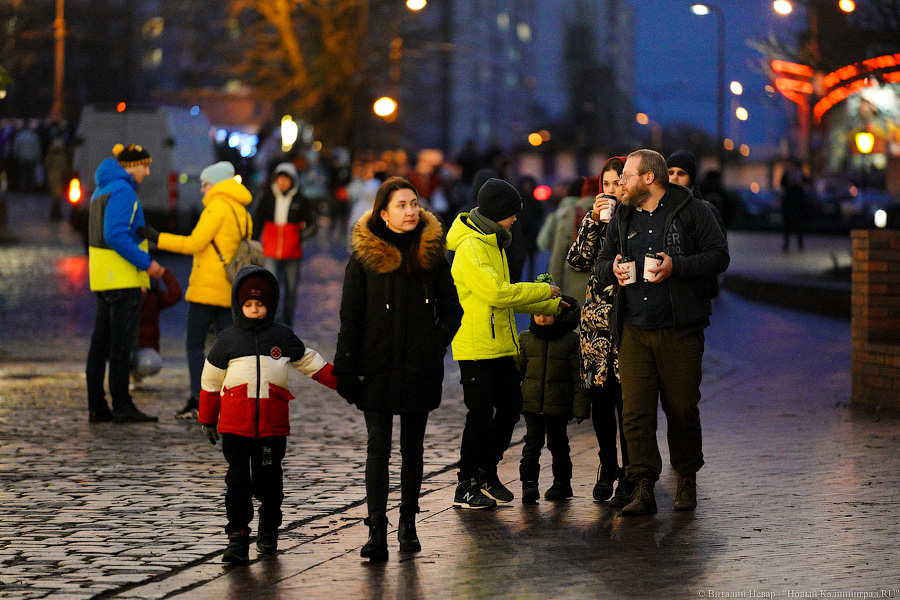 Девочки, записываемся на ободочки: в Калининграде открылась новогодняя ярмарка на острове Канта (фото)