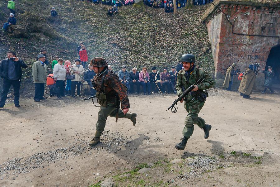 Снова взяли Кёнигсберг: как прошла реконструкция сражения у форта №5