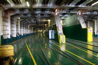 Оператор парома "Амбал" обещает цену ниже клайпедской