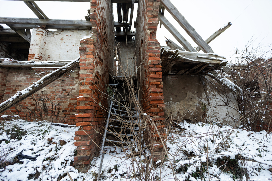 После 30 лет разрушений: в Железнодорожном готовятся к восстановлению фахверковых складов (фото)