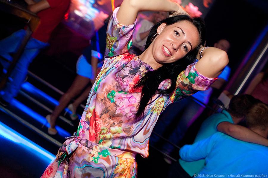 Бикини-пляж: в «Платинуме» прошел показ купальников