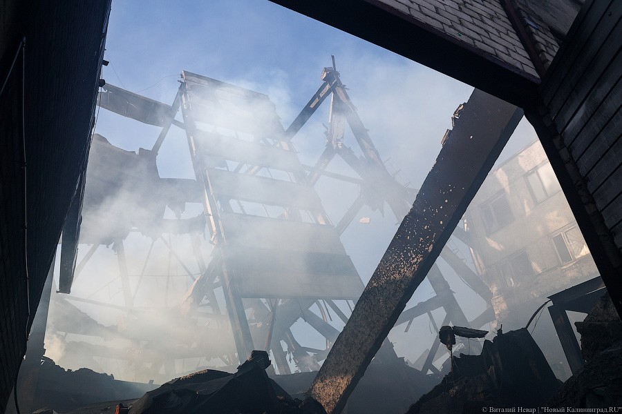 Бетон и балки: последствия крупного пожара на «Цепруссе» (фото)