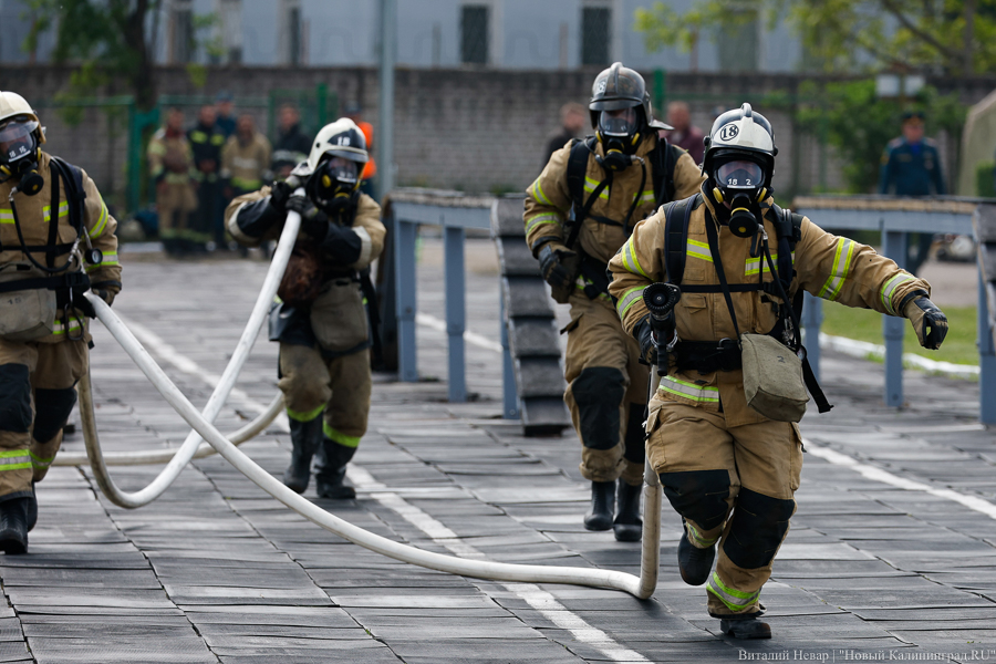 И огонь, и вода: как проходил финал областного конкурса МЧС в Калининграде (фото)