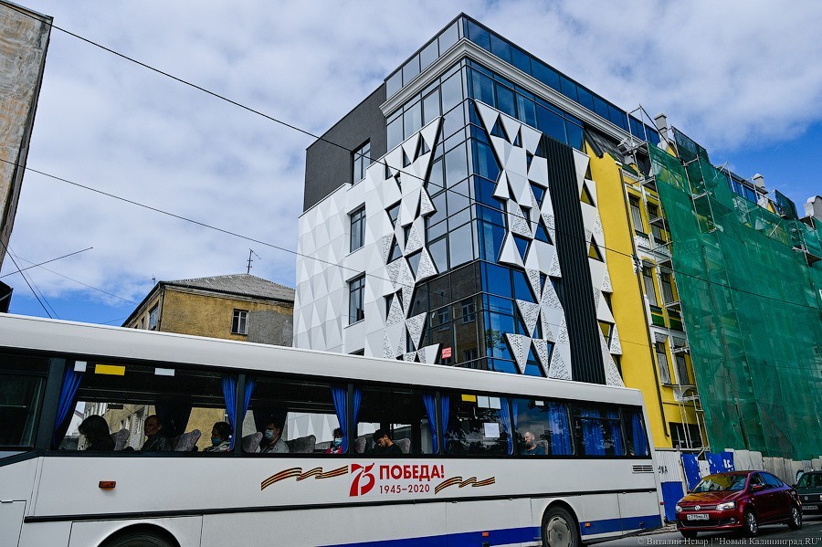 Стекло и треугольники: как выглядит фасад реставрируемой «Кройц-аптеки»