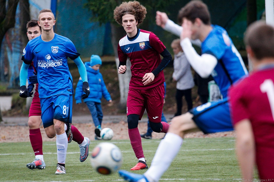 Футбол на синтетике: как в Калининграде на искусственном поле играли