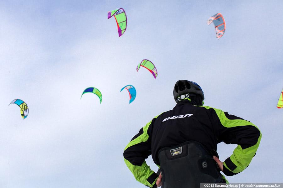 «Без тормозов»: репортаж с соревнований по сноукайтингу и айсбордингу