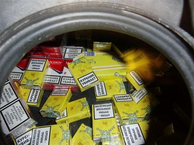 Поляк пытался вывезти из Калининградской области сигареты в бензобаке (+фото)