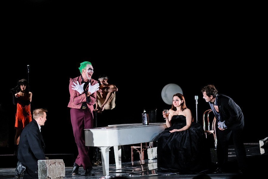 Живых больше нет: «Балтийские сезоны» завершились антивоенным спектаклем (фото)