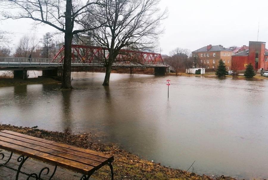Уровень воды в Писсе достиг критической отметки, река Красная вышла из берегов 