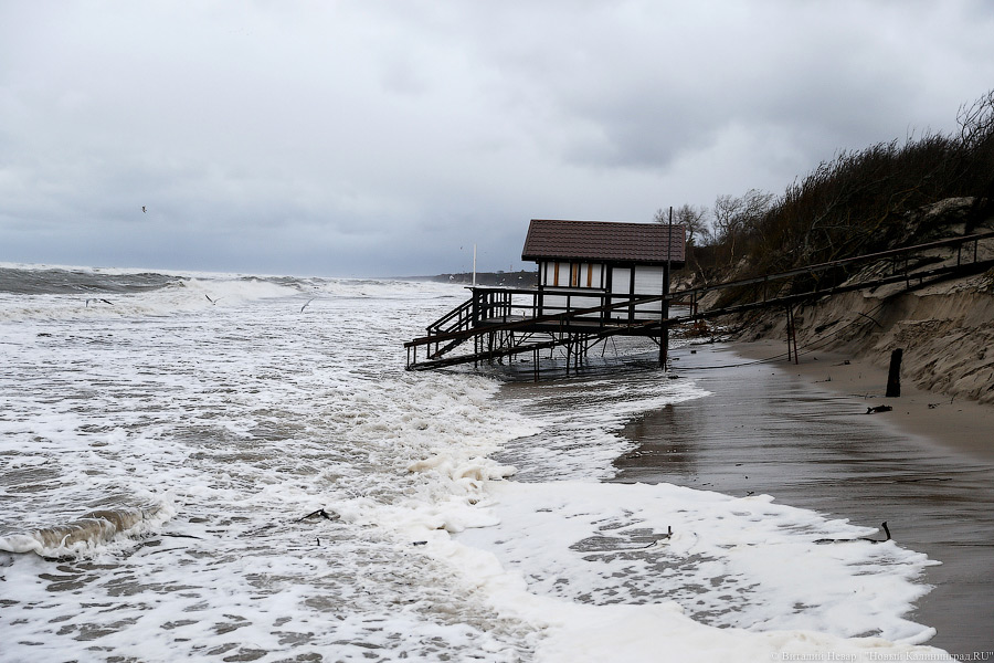 У моря погода: как Зеленоградское побережье переживает шторм