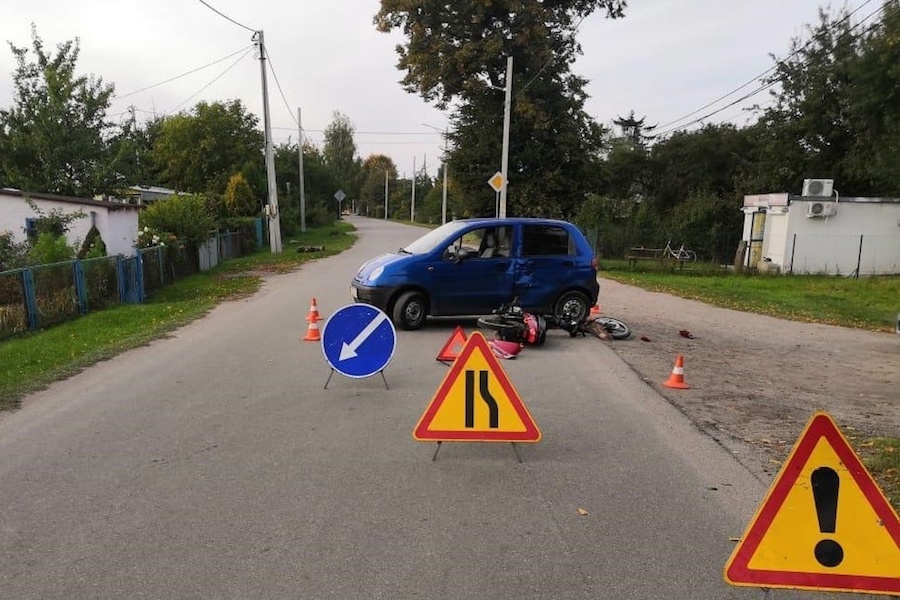 В Мамоново женщина на «Дэу» сбила скутериста без прав (фото)