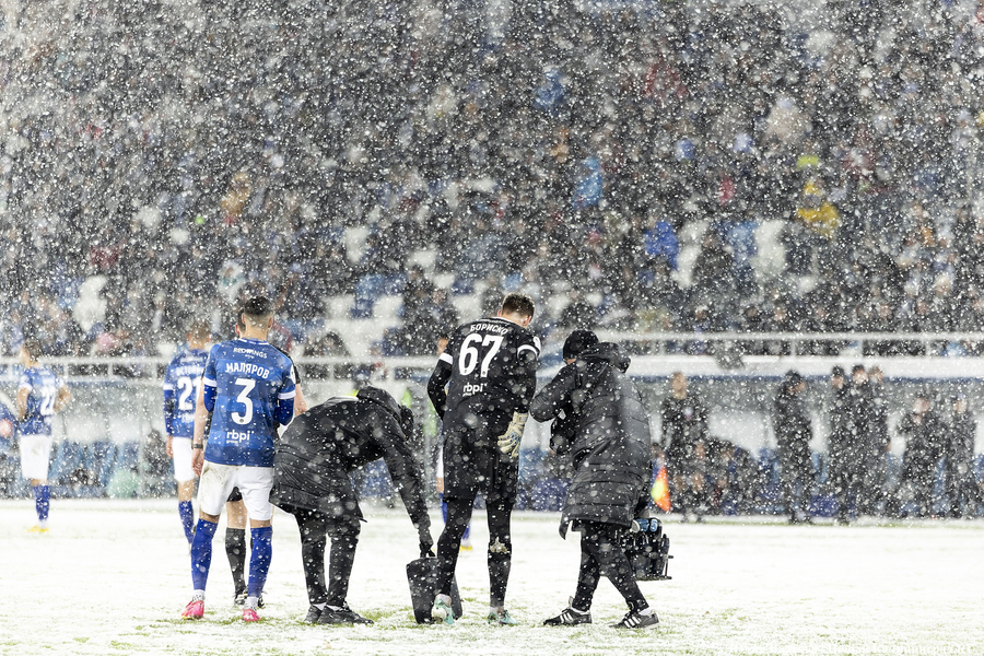 «Не футбол, а регби»: снежный матч «Балтика» — «Спартак» в фотографиях