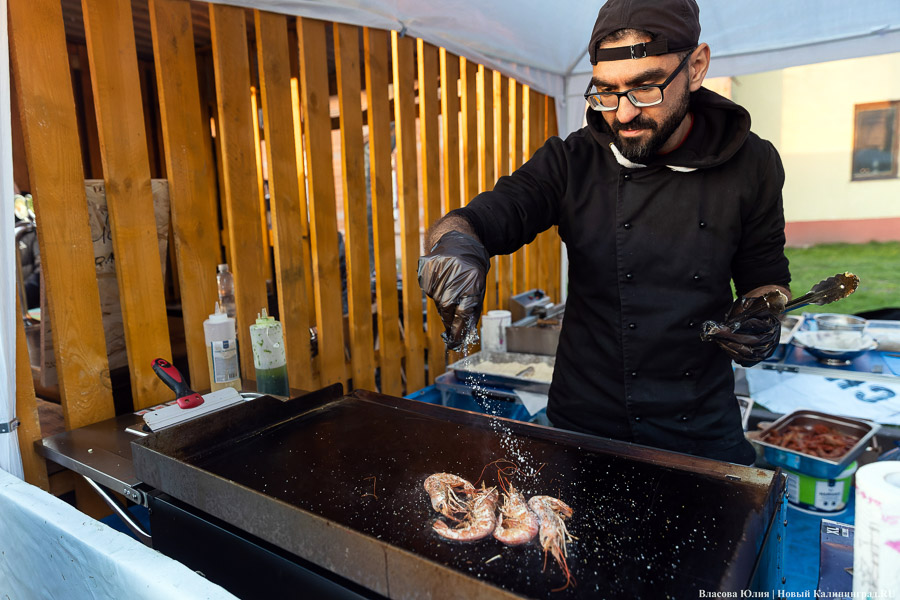 А-ля Новый год: в Зеленоградске «Фиштивалем» в апреле открыли курортный сезон (фото)