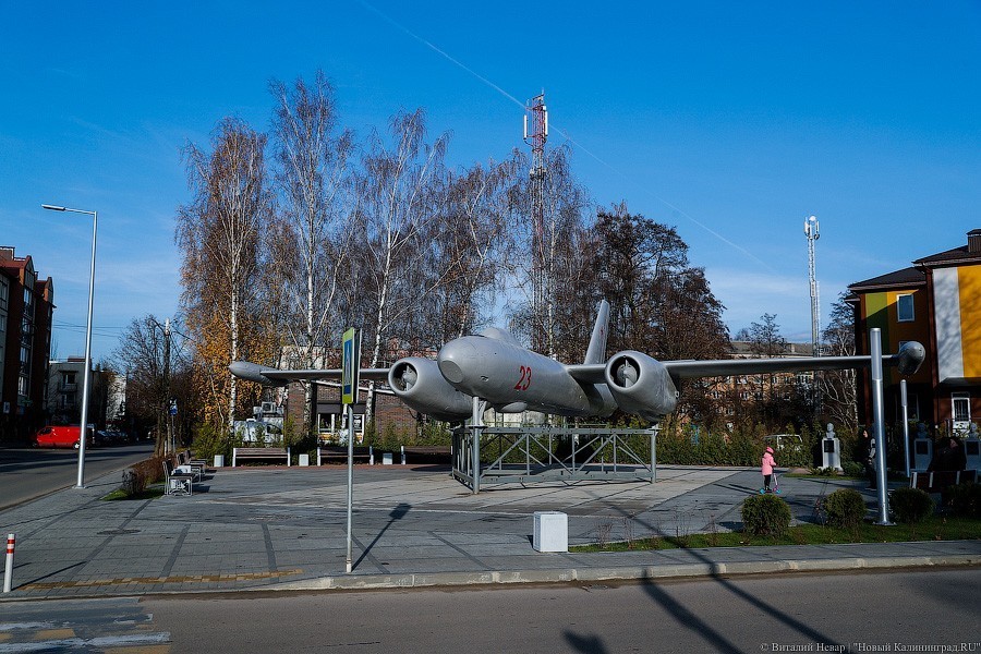 Самолет на ржавом заборе: как в Чкаловске благоустроили Аллею героев авиации