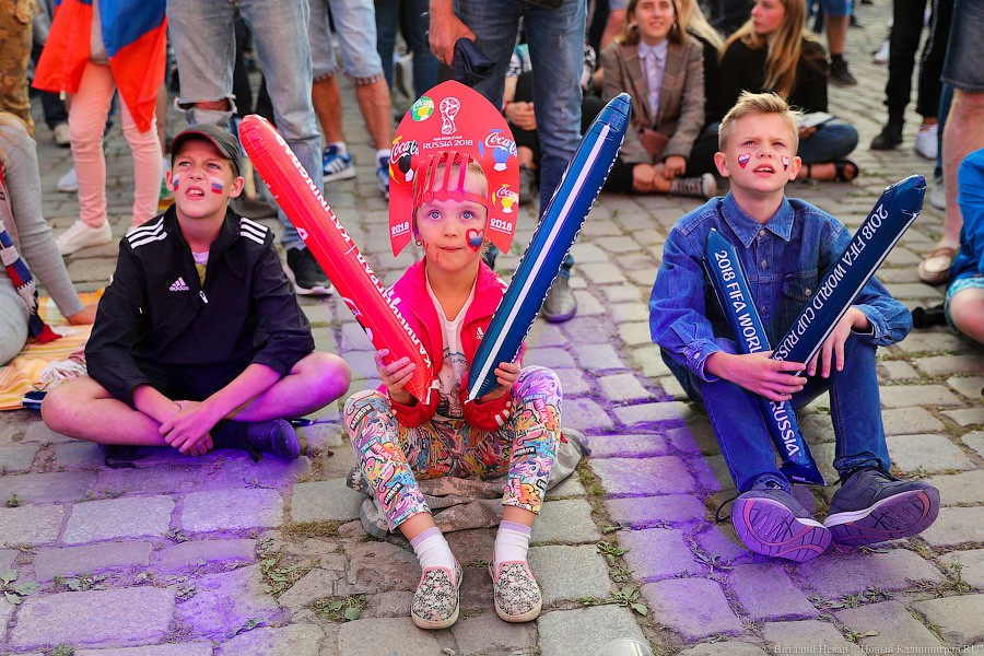 Россия в шаге от плей-офф ЧМ: как вы болели за сборную в фан-зоне у Дома Советов