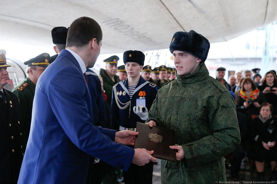 Кремлёвская рать: призывники из Калининграда отправились в Президентский полк