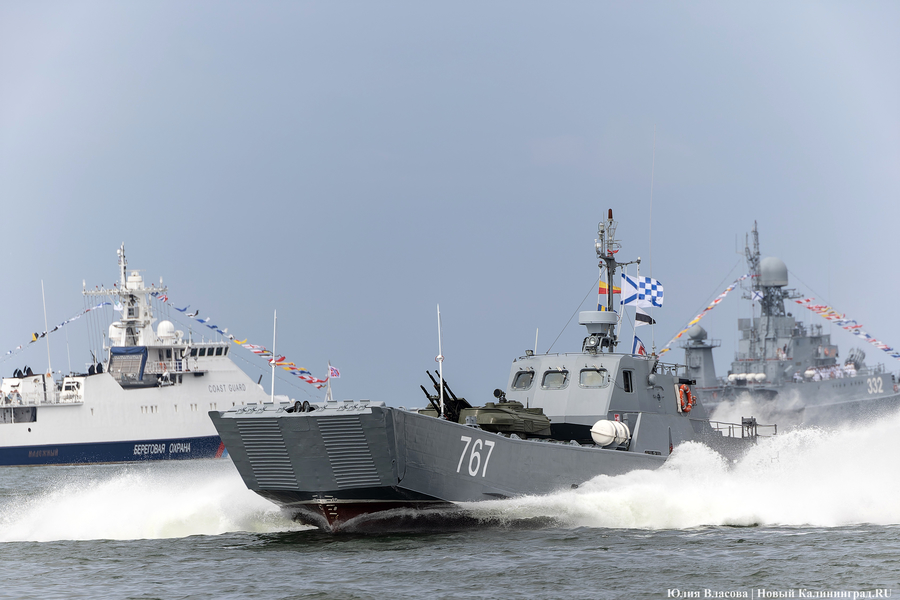 День ВМФ в Балтийске: как прошел парад кораблей Балтфлота (фото)