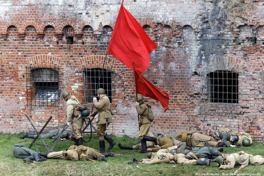 Двойной штурм: фоторепортаж с реконструкции взятия форта № 5 (фото)