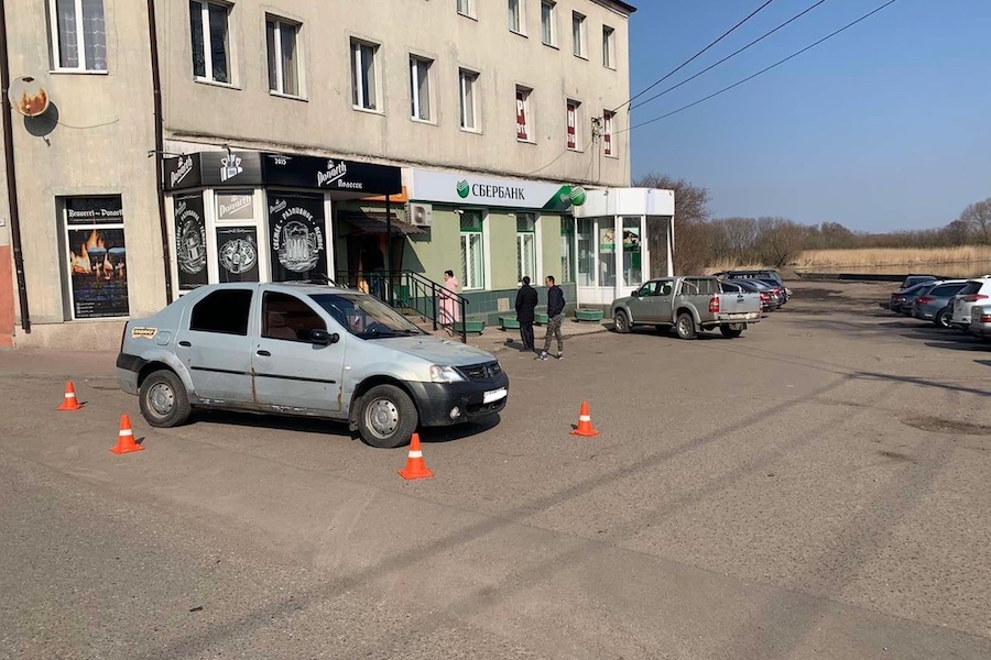 В Полесске двигавшийся задним ходом «Рено» сбил пенсионерку (фото)