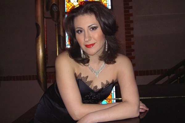 Калининградская филармония: «Сопрано, чистое сопрано, текло по саду как река»