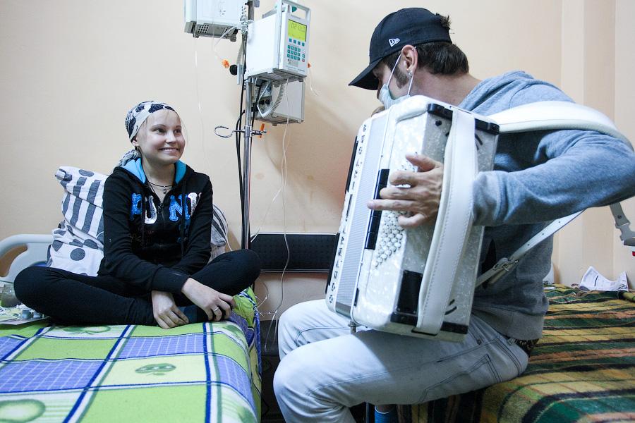 Достать звезду: дети из онкогематологического отделения встретились с Петром Дрангой