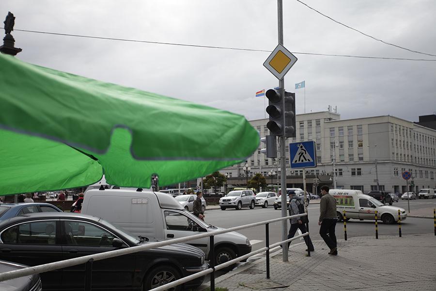 Не красный, не желтый и не зеленый: почему не работает новый светофор на Гаражной