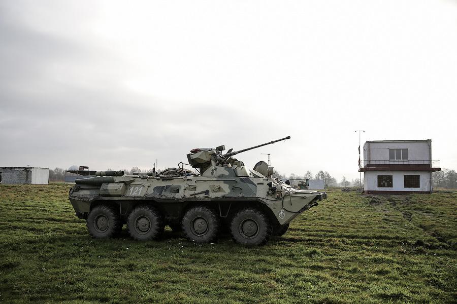 «Огонь!»: боевая подготовка морпехов в Хмелёвке (фото)