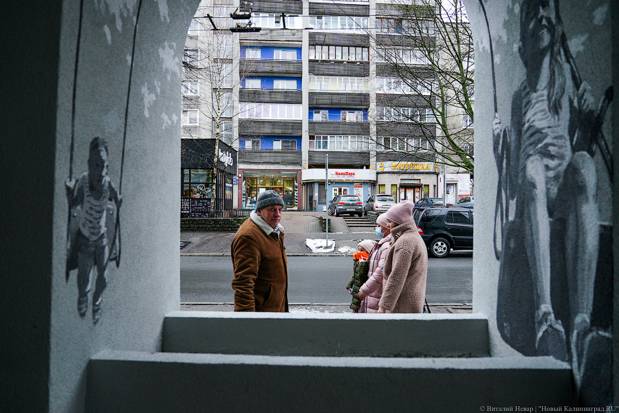 «Важно в тревожное время»: калининградцы попросили установить по городу качели для взрослых