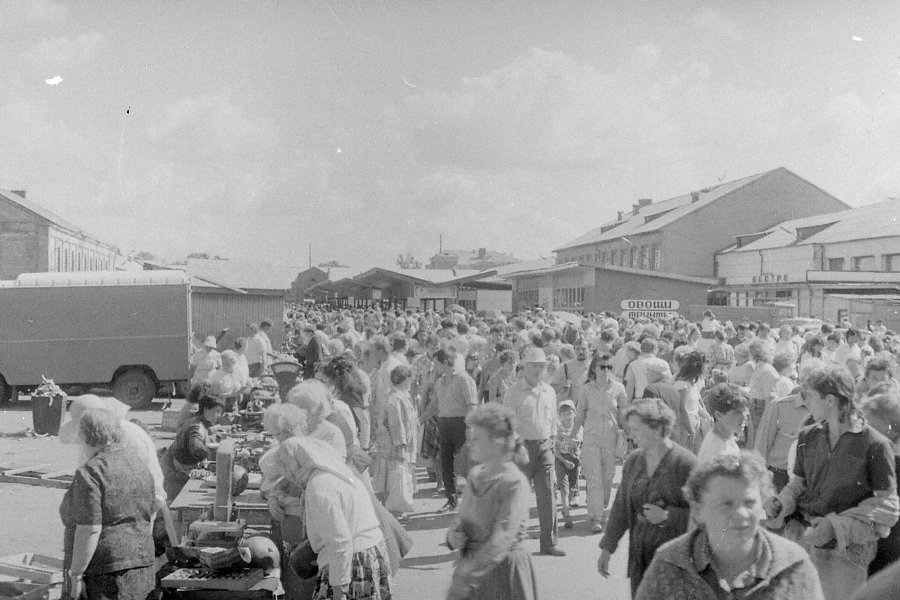 Гримасы Центрального рынка и чудо-макароны: о чем писали газеты 35 лет назад