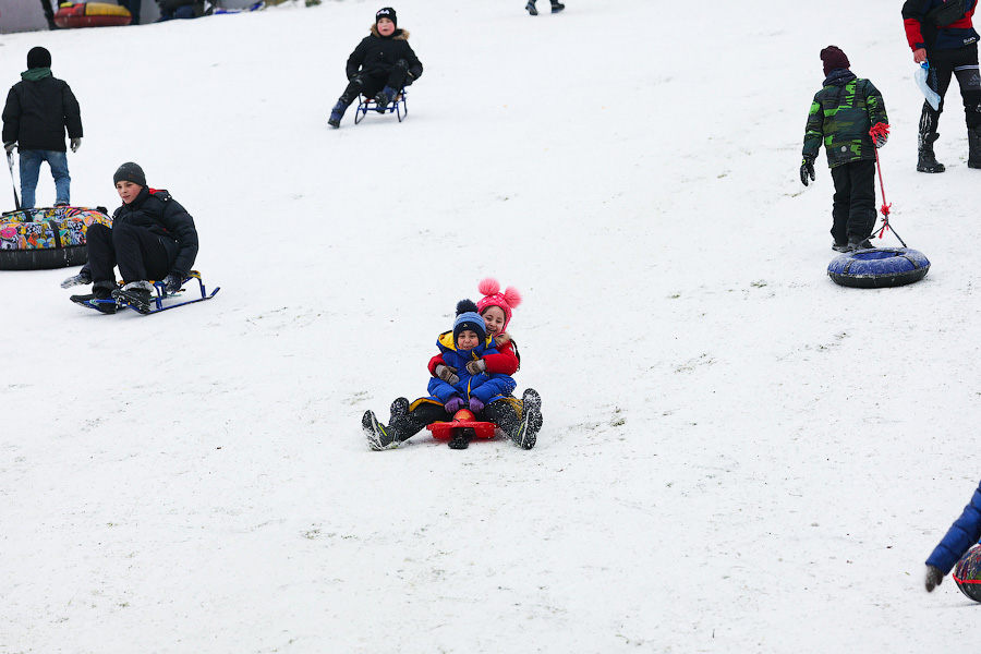 Полет на санках: как в Центральном парке Калининграда с горки катаются (фото)