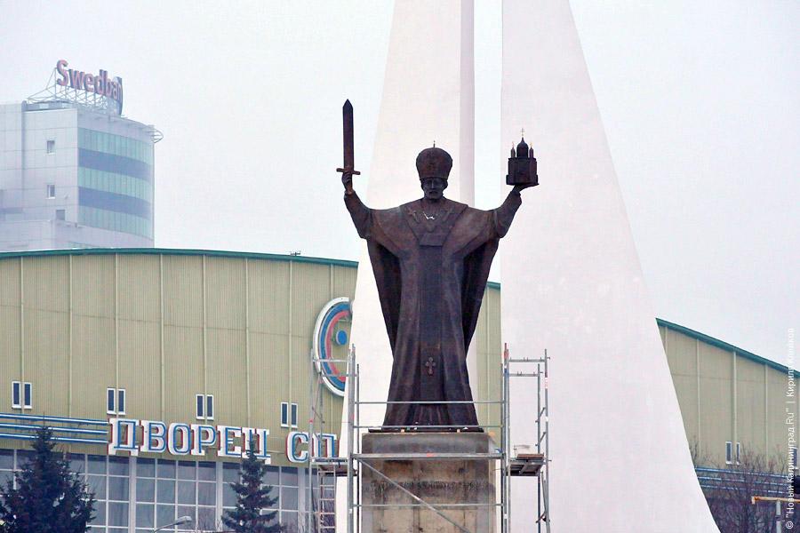 21 декабря: установка памятника Николаю-Чудотворцу