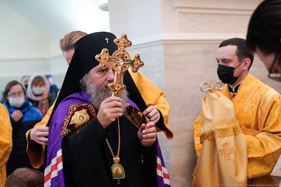 Богослужение в масках: в Калининграде прошла первая литургия в новом храме (фото)