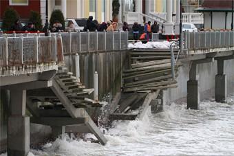 Правительство готово оплатить восстановление разрушенных штормом променадов