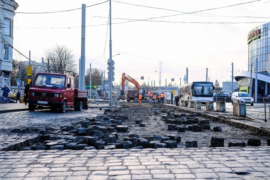 Асфальт вместо брусчатки: ремонт на перекрестке Киевской и пр-та Калинина (фото)