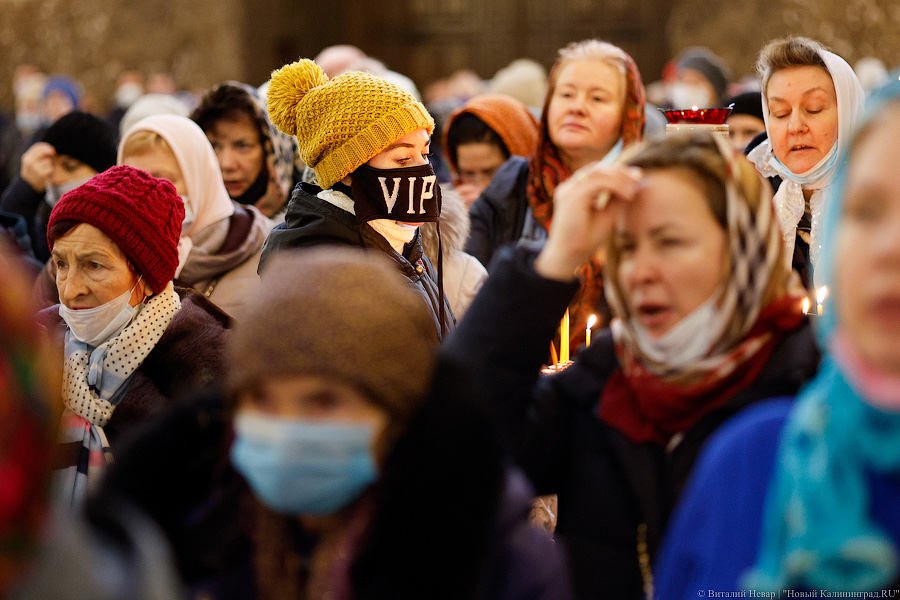 Без проруби, но с литургией: в Храме Христа Спасителя провели праздничную службу (фото)