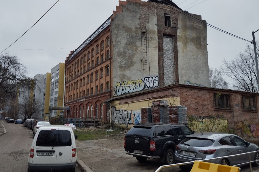 Маслов: крыша ломбарда на Коперника незаконна, и узаконить её не смогут (фото)