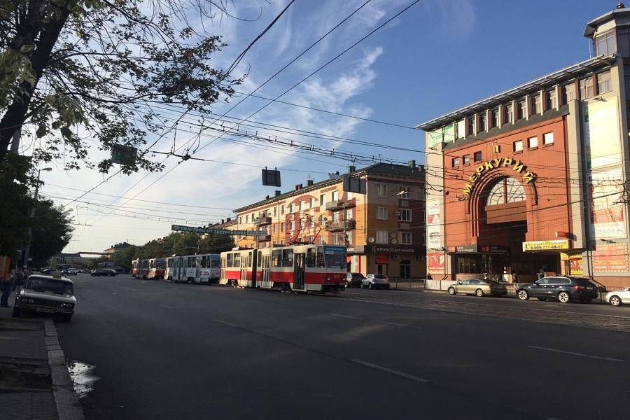 В центре Калининграда встали трамваи и троллейбусы (фото)