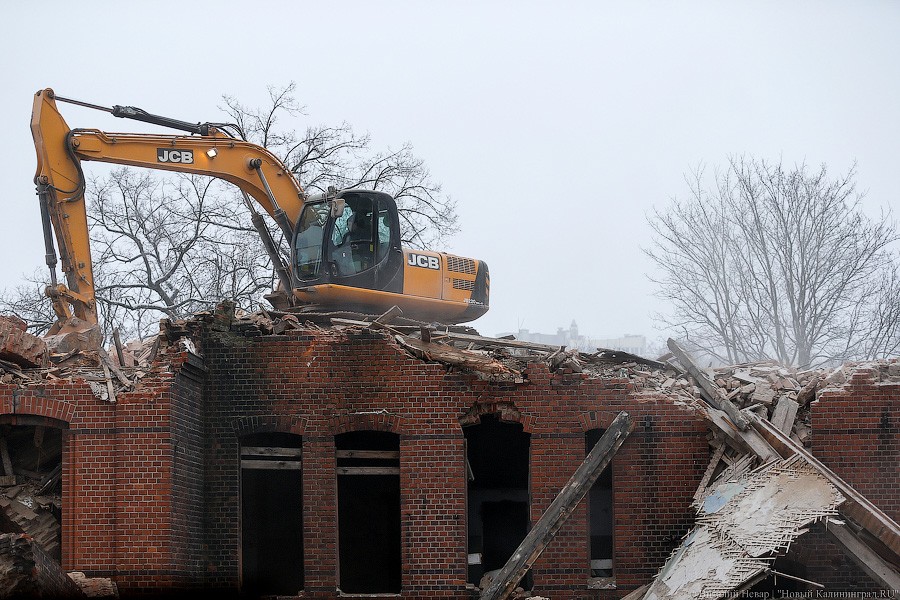 Ресторан в параллельной вселенной: здание оберлицея на Томской почти снесли