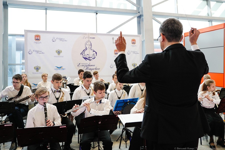 Кринолины в тумане: в «Храброво» дали бал в честь Елизаветы Петровны (фото)