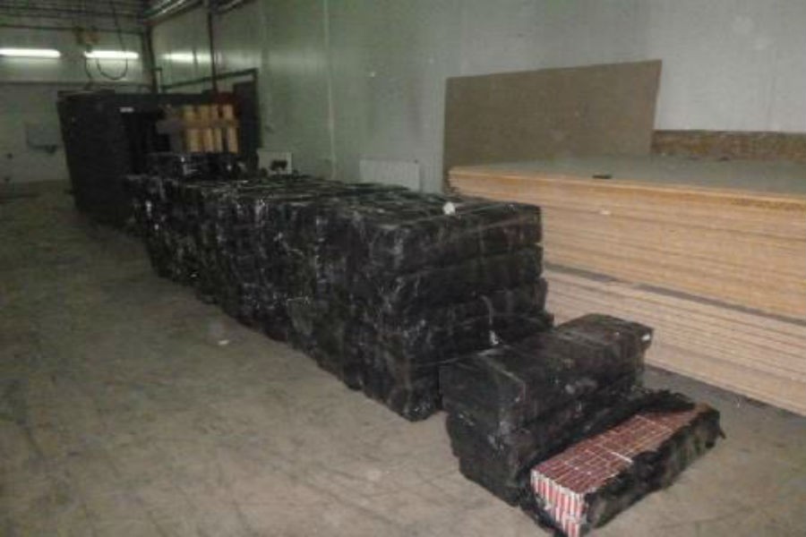 Калининградец пытался ввезти в Литву контрабандой 22 тыс. пачек сигарет (фото)